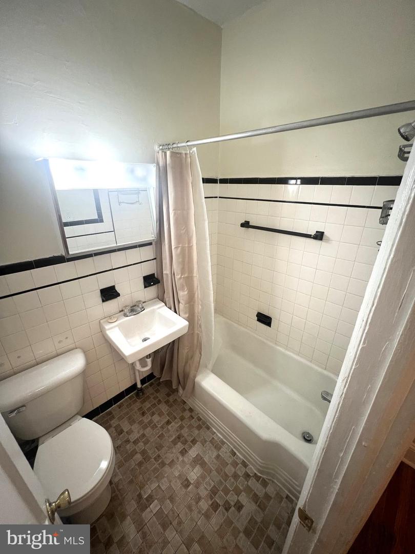 253 S 44th Street Unit: 2F