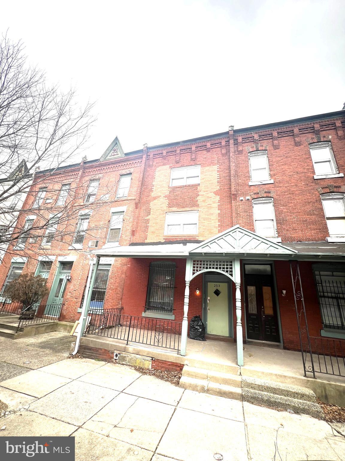 253 S 44th St #1f