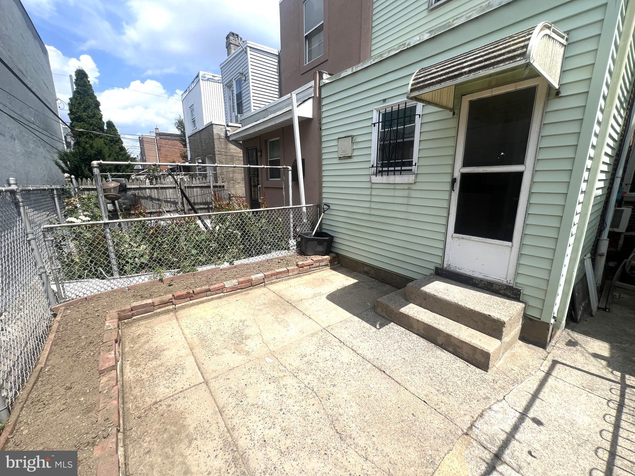 2406 E CLEARFIELD ST