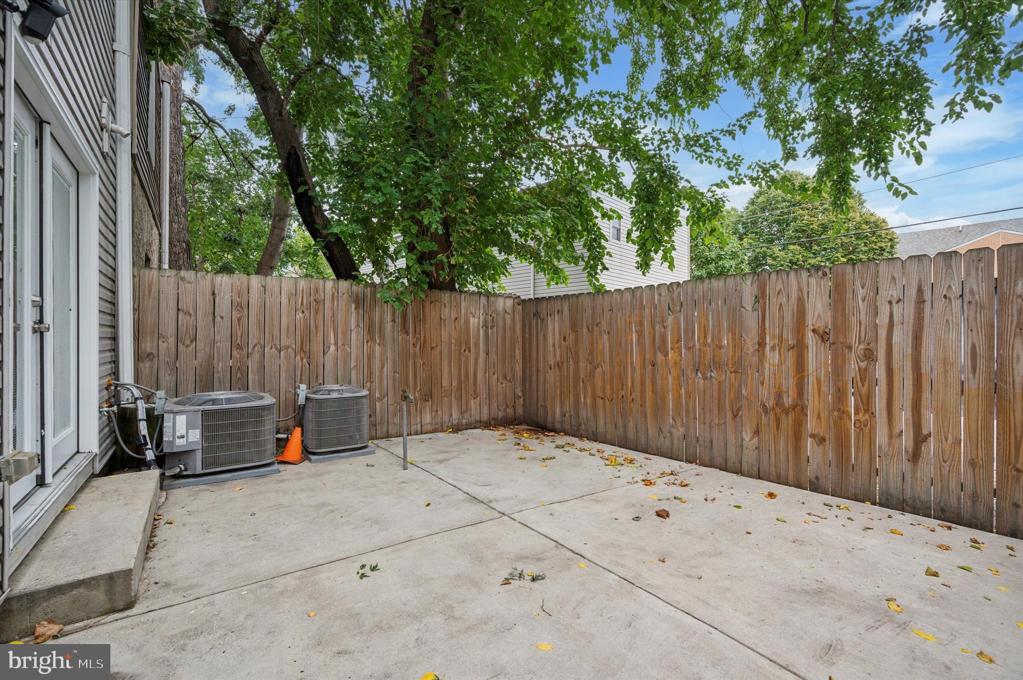 1335 N 4th St