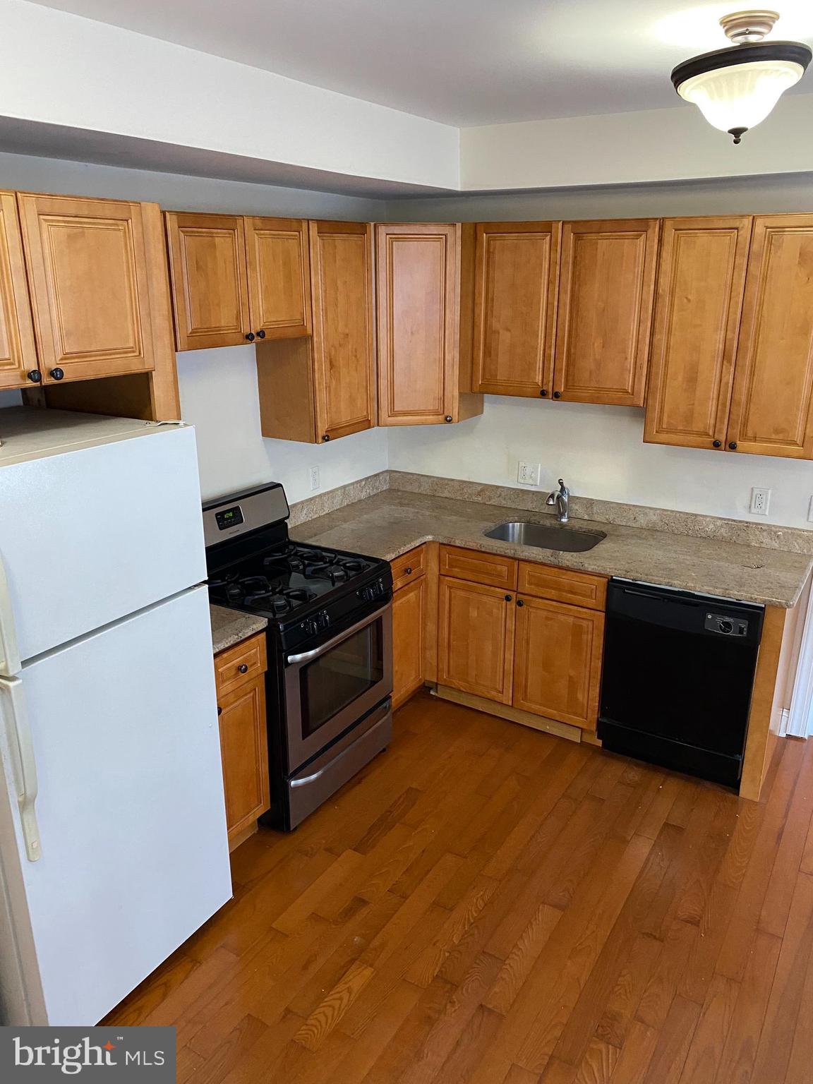 1431 W GIRARD AVE #2R