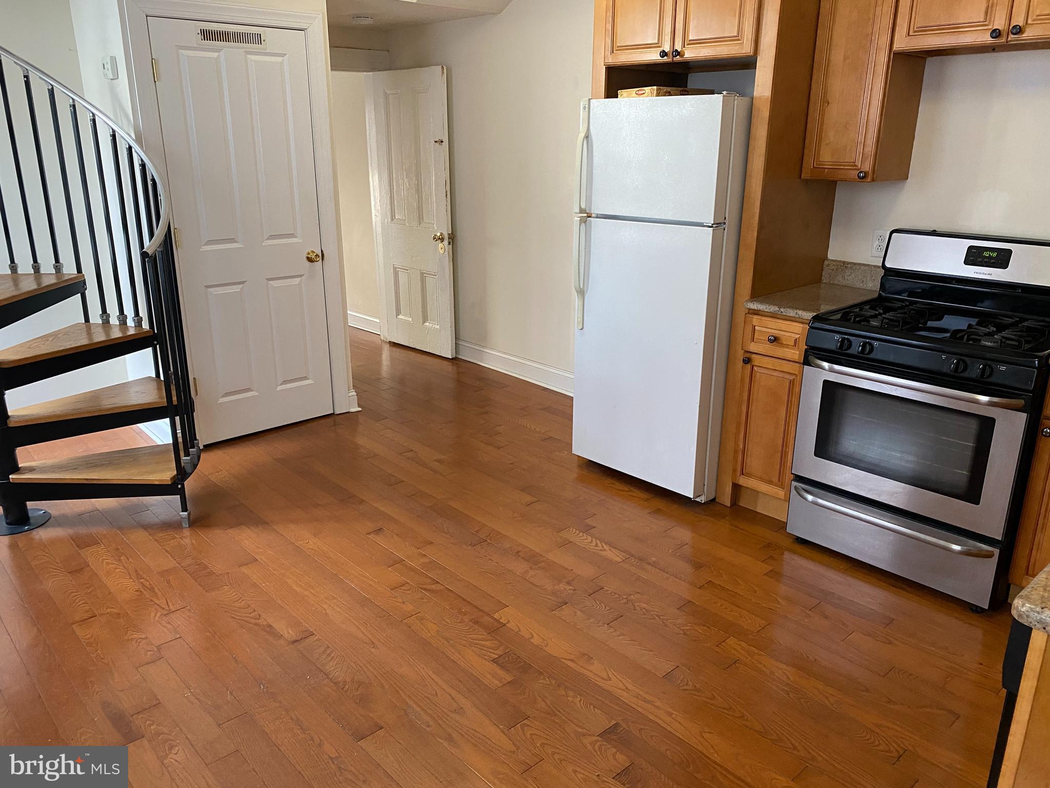 1431 W GIRARD AVE #2R