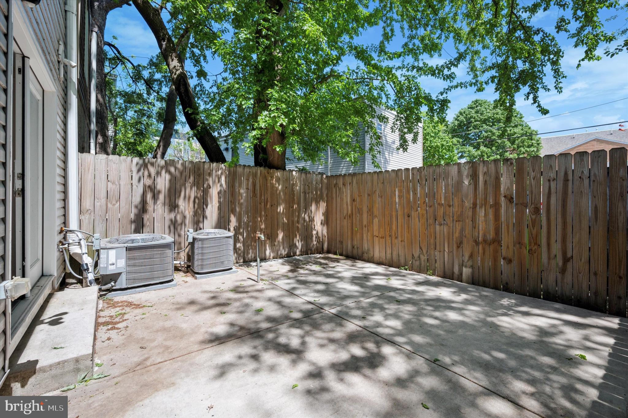 1335 N 4th St