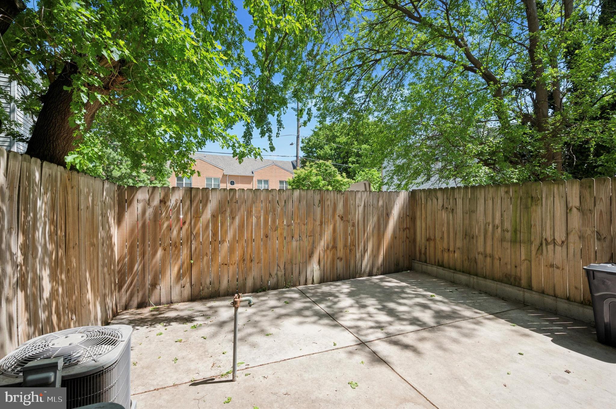 1335 N 4th St