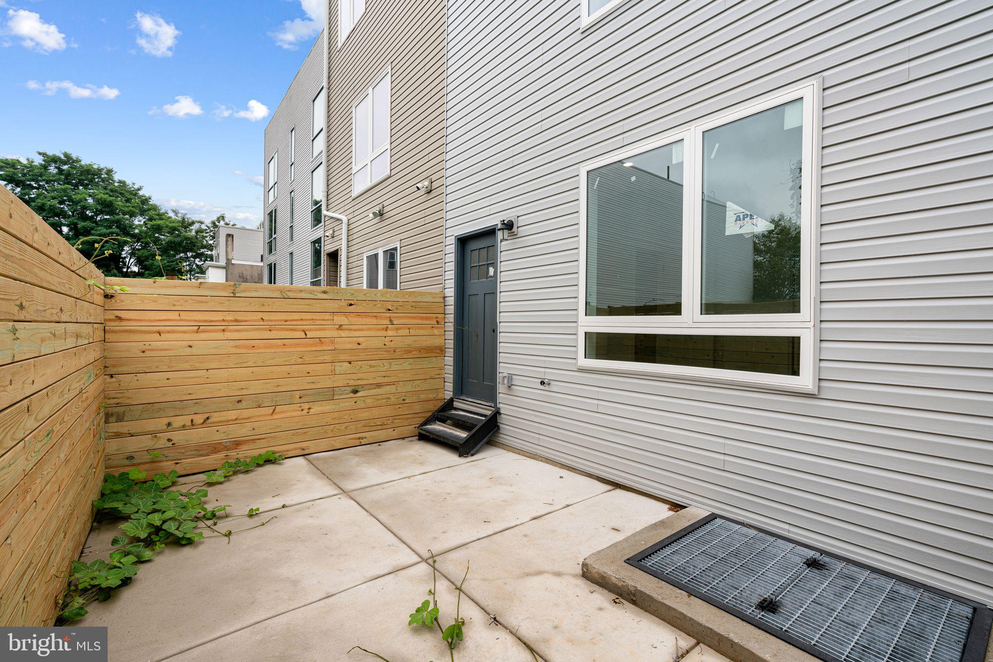 1947 N MARSHALL STREET 1