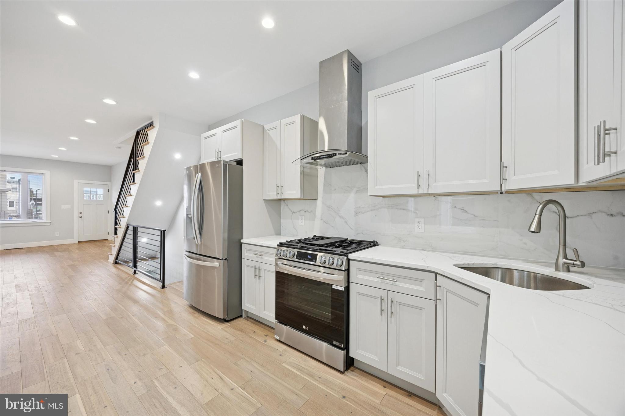 2869 ARAMINGO AVENUE