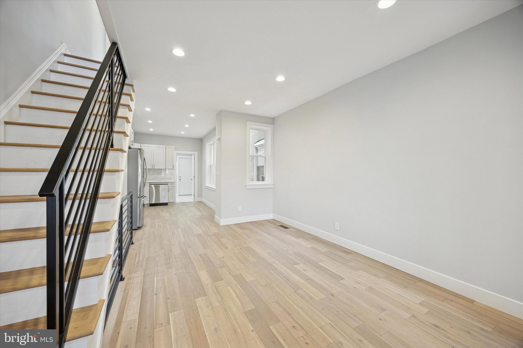 2869 ARAMINGO AVENUE