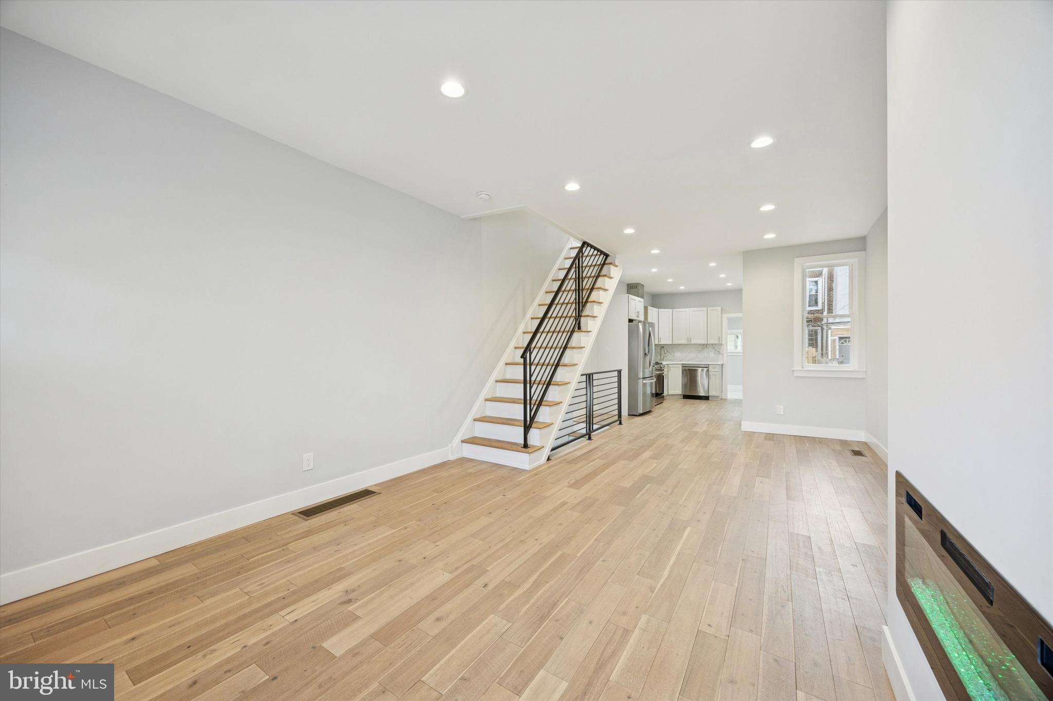 2869 ARAMINGO AVENUE