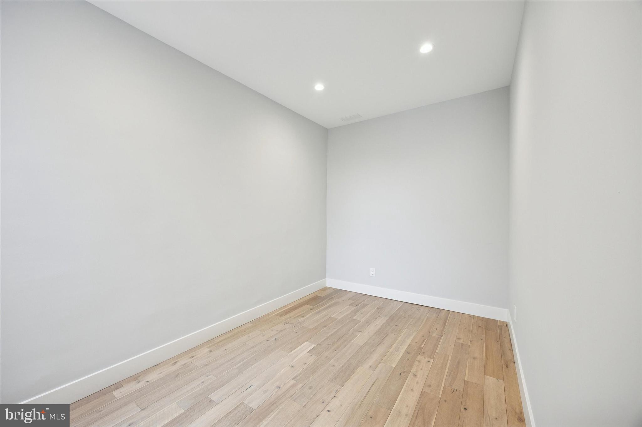 2869 ARAMINGO AVENUE