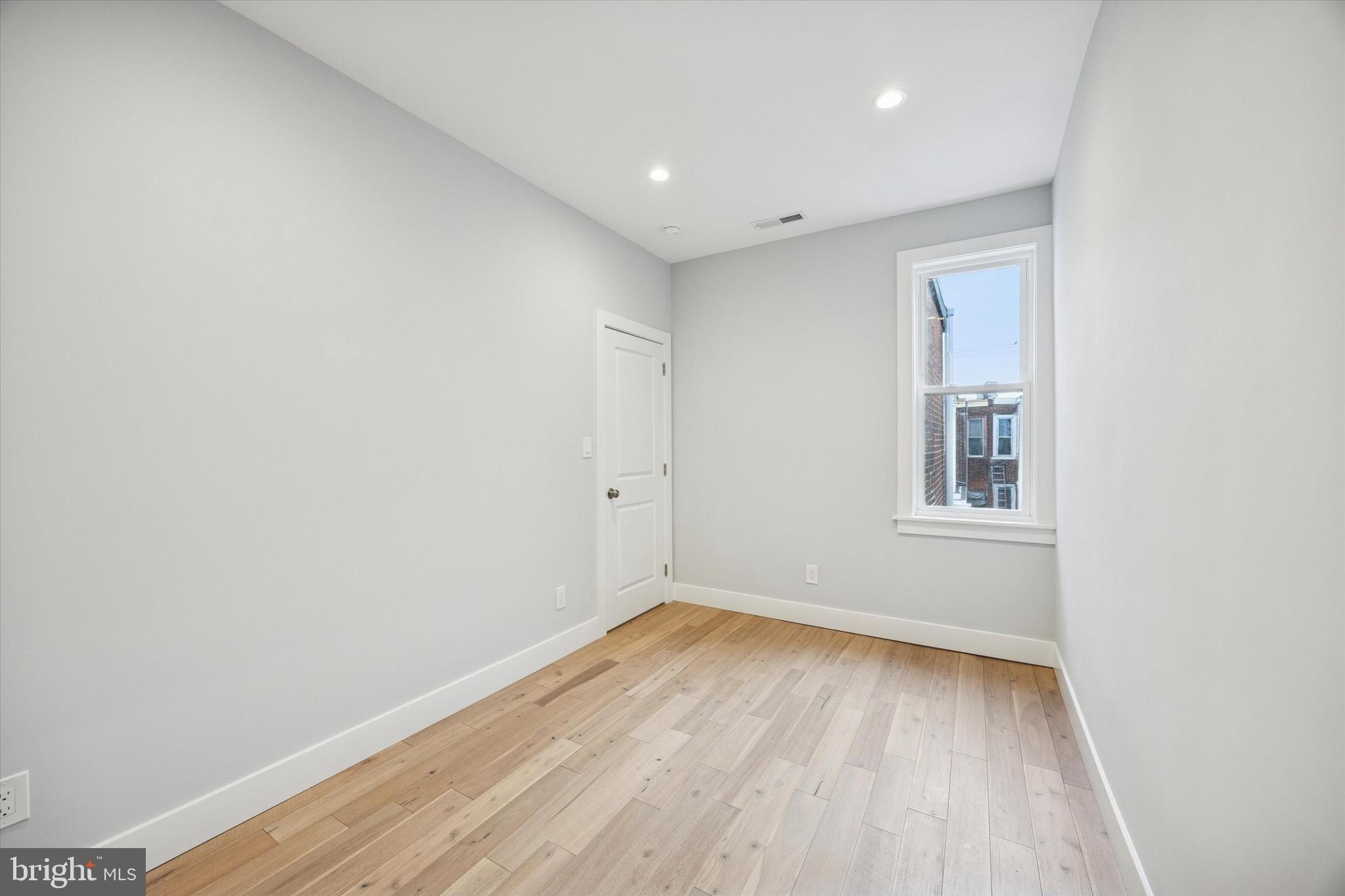 2869 ARAMINGO AVENUE