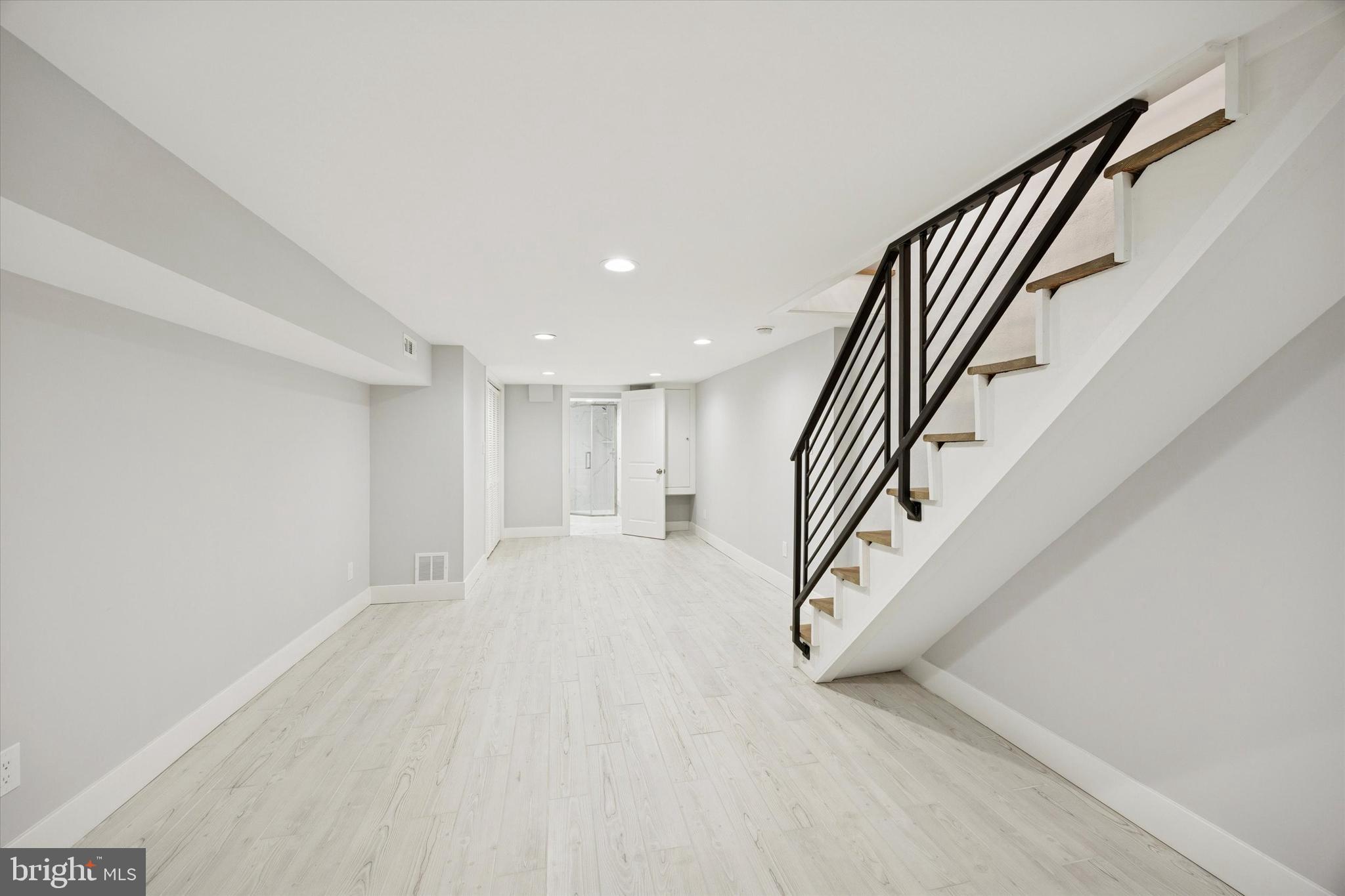 2869 ARAMINGO AVENUE