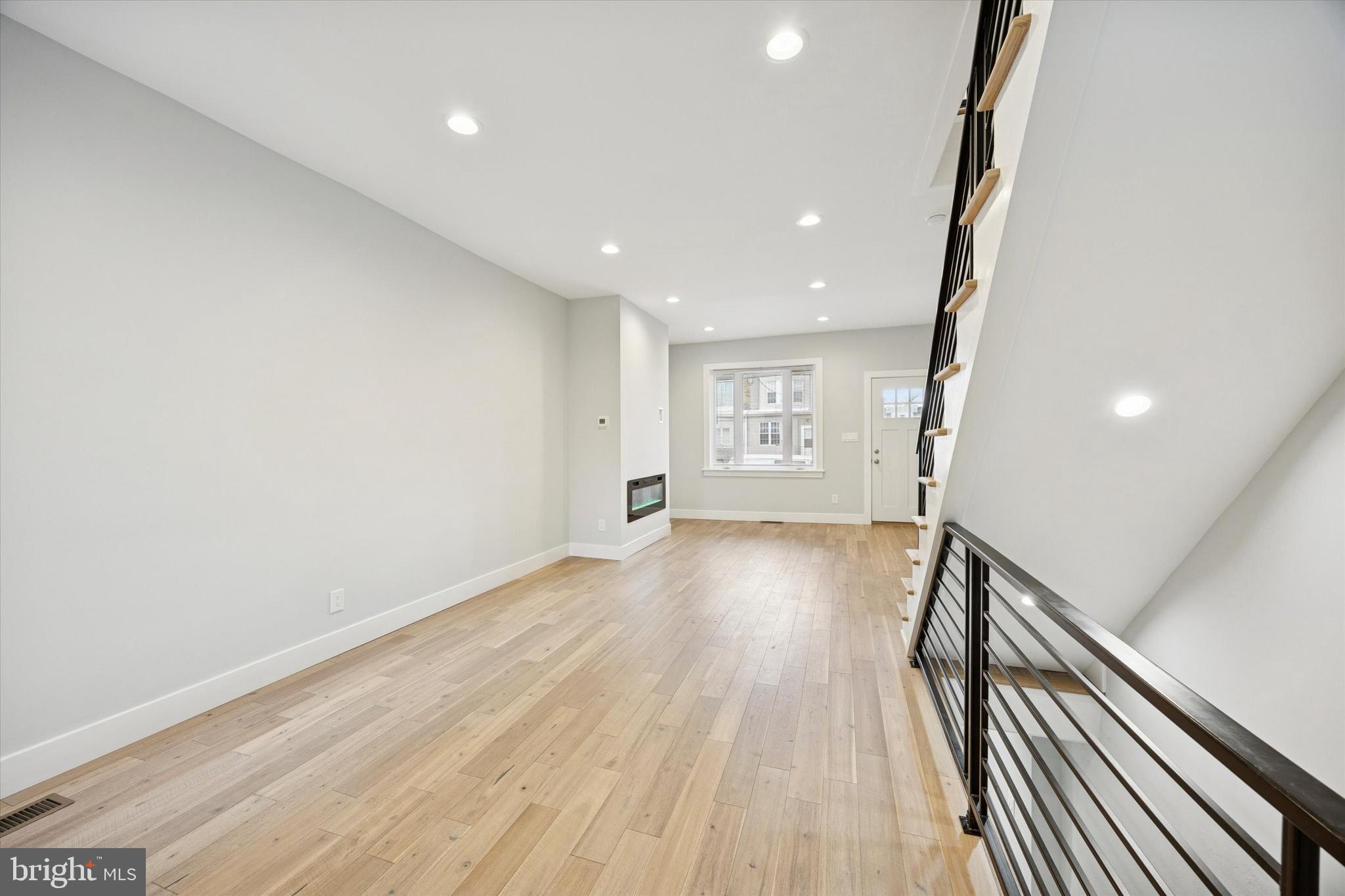 2869 ARAMINGO AVENUE