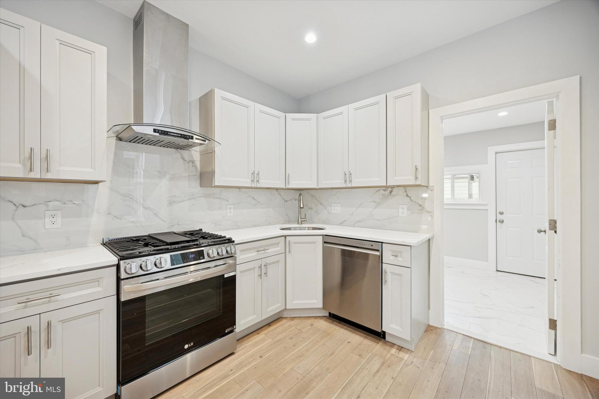 2869 ARAMINGO AVENUE