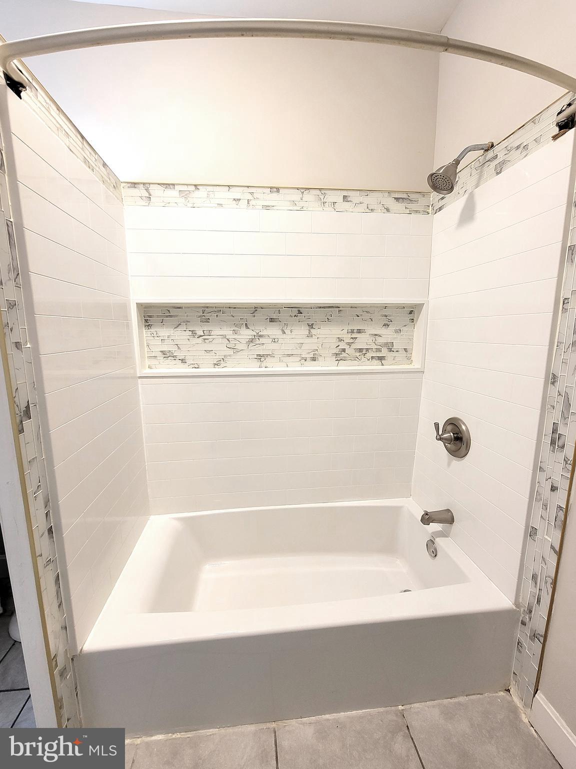 5815 CATHARINE STREET APT B (2ND FLOOR)