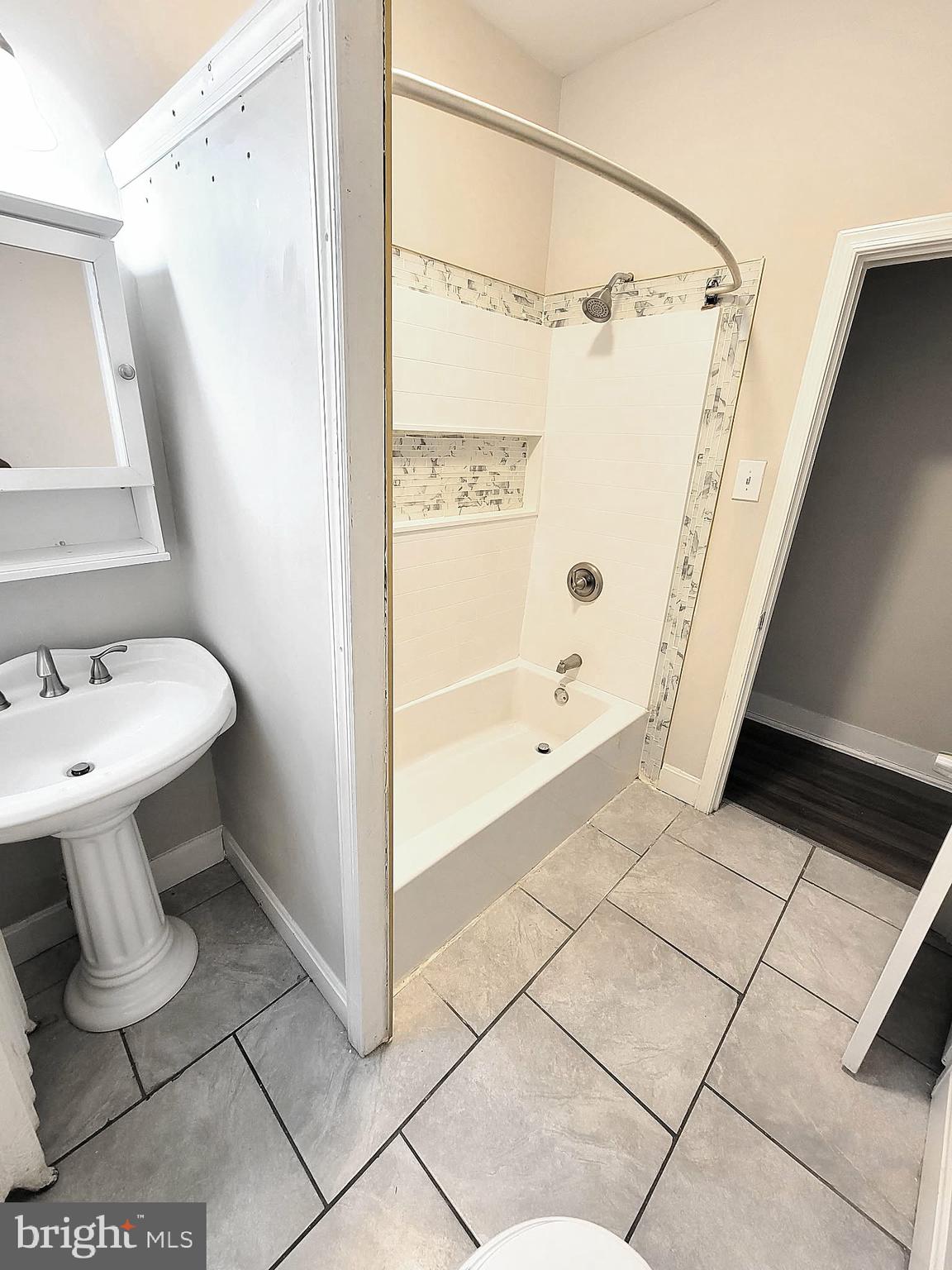 5815 CATHARINE STREET APT B (2ND FLOOR)