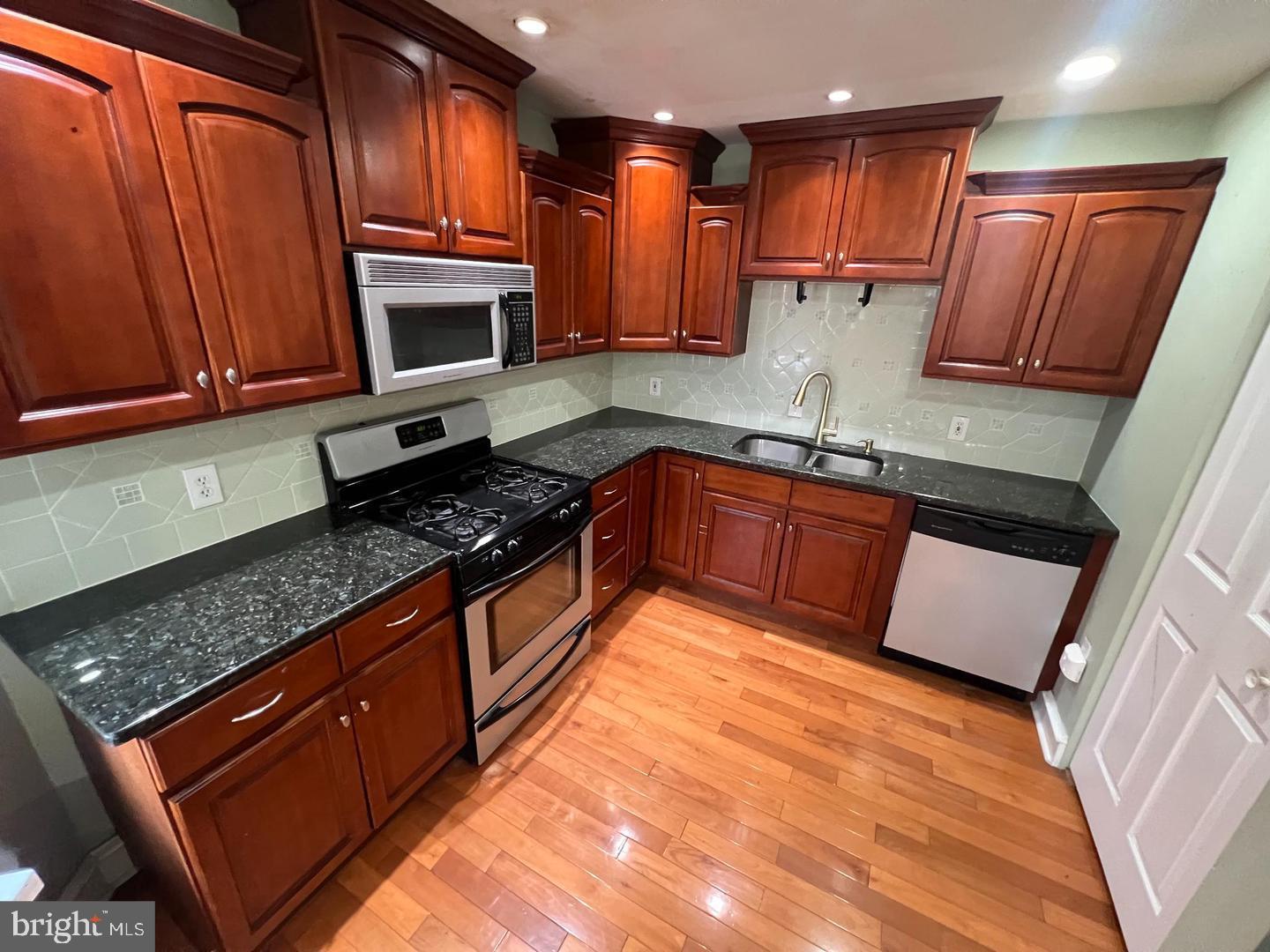 3204 FANSHAWE ST 2ND FLOOR