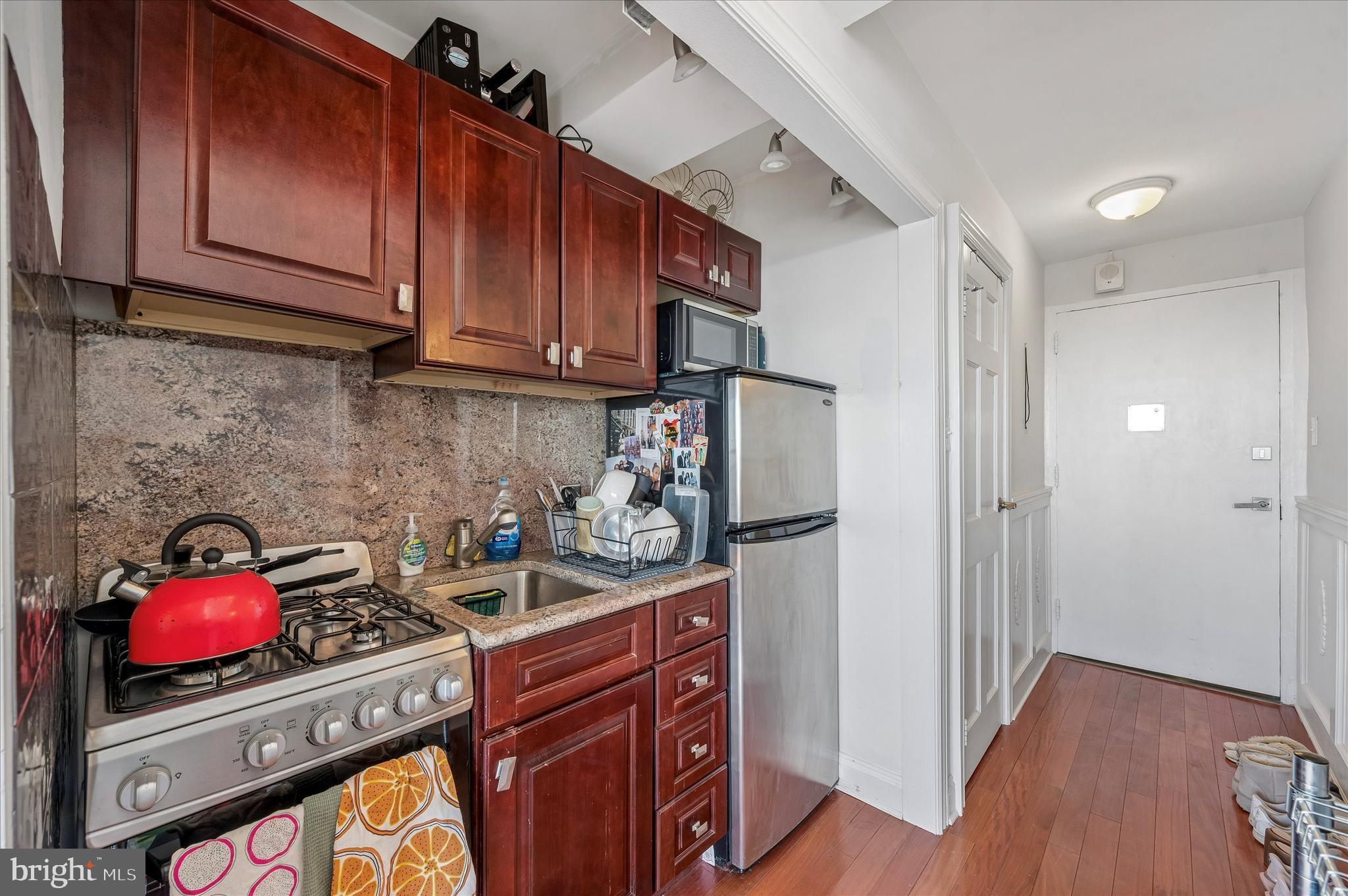 1810 RITTENHOUSE SQUARE 2007
