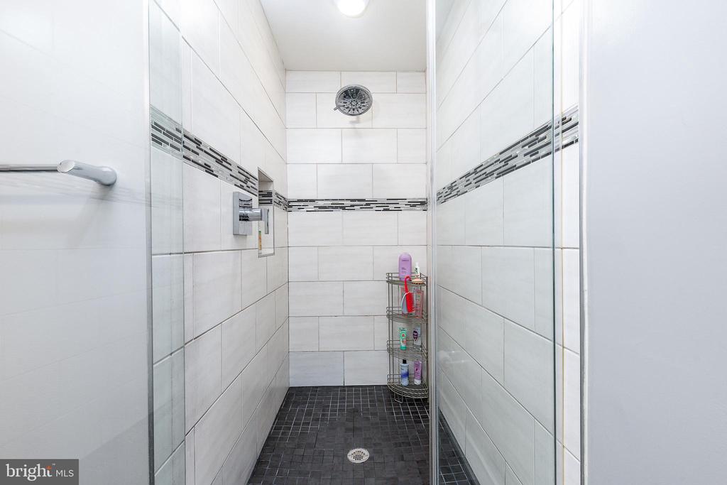 1237 N 5TH STREET Unit: 2