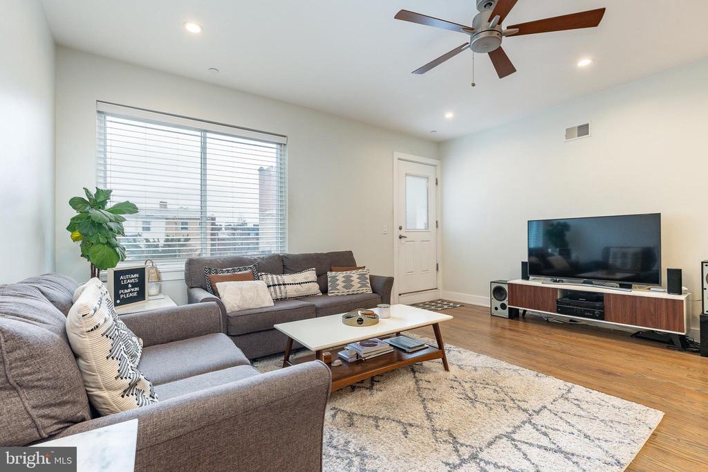 1237 N 5TH STREET Unit: 2