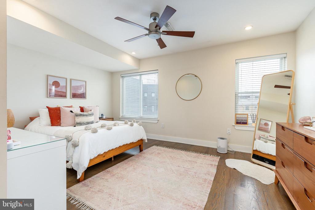 1237 N 5TH STREET Unit: 2
