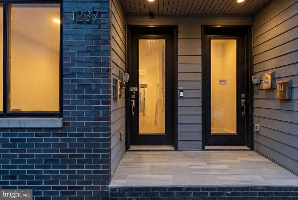 1237 N 5TH STREET Unit: 2