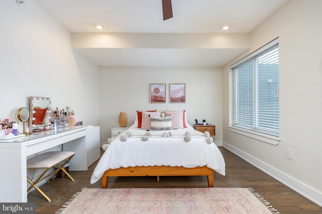 1237 N 5TH STREET Unit: 2