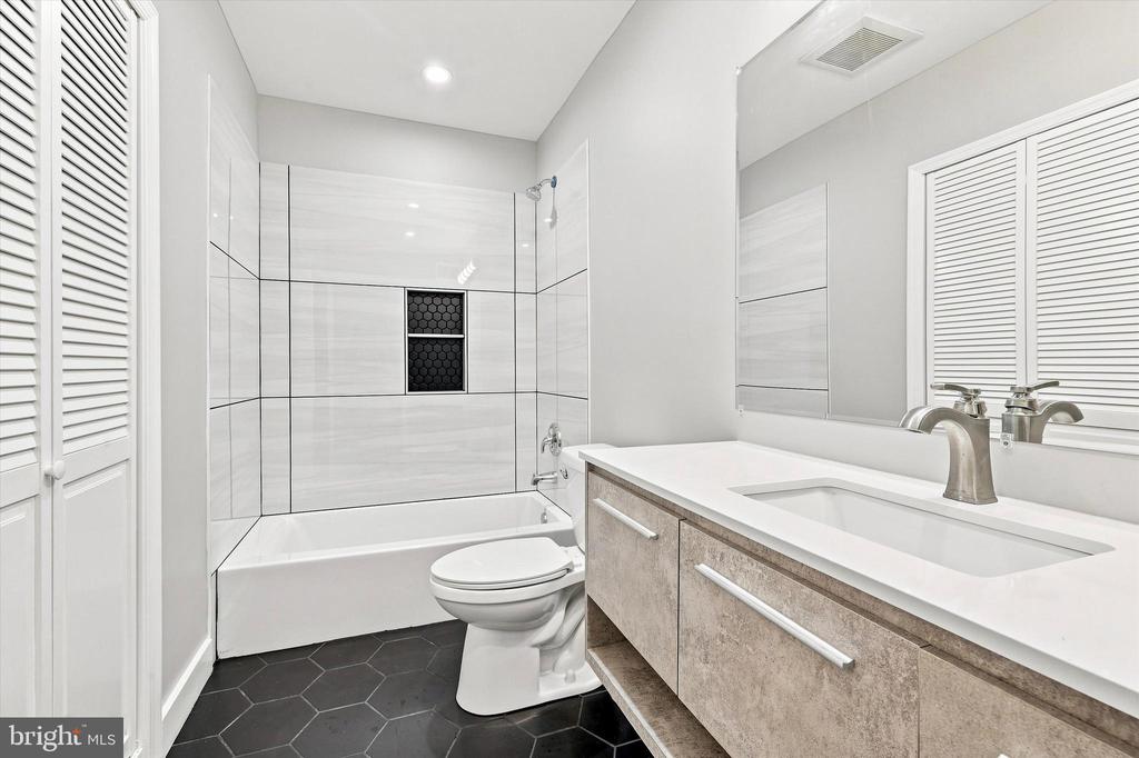 2649 E CLEARFIELD STREET Unit: UNIT A (1ST FLOOR)