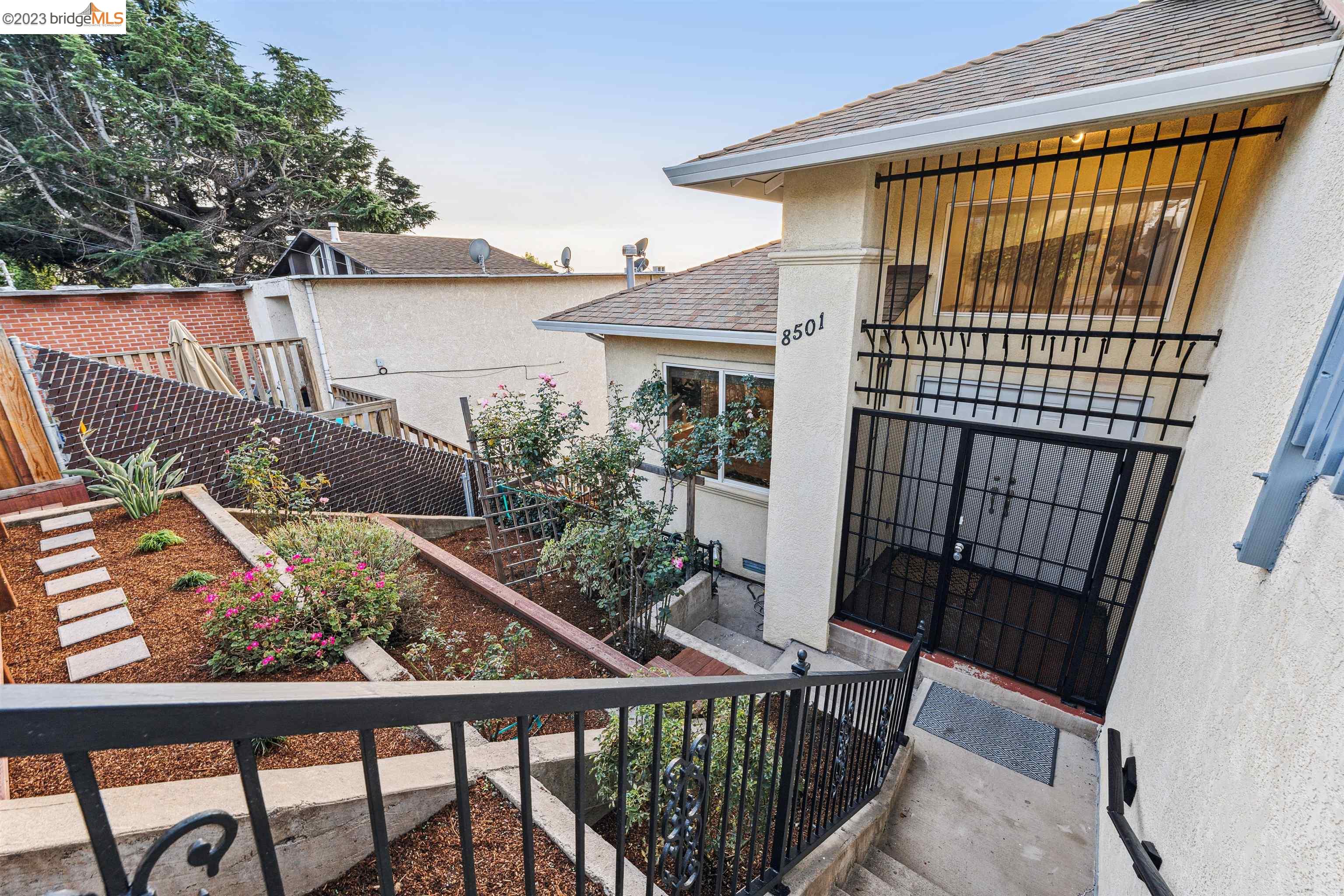 8501 Thermal, Oakland