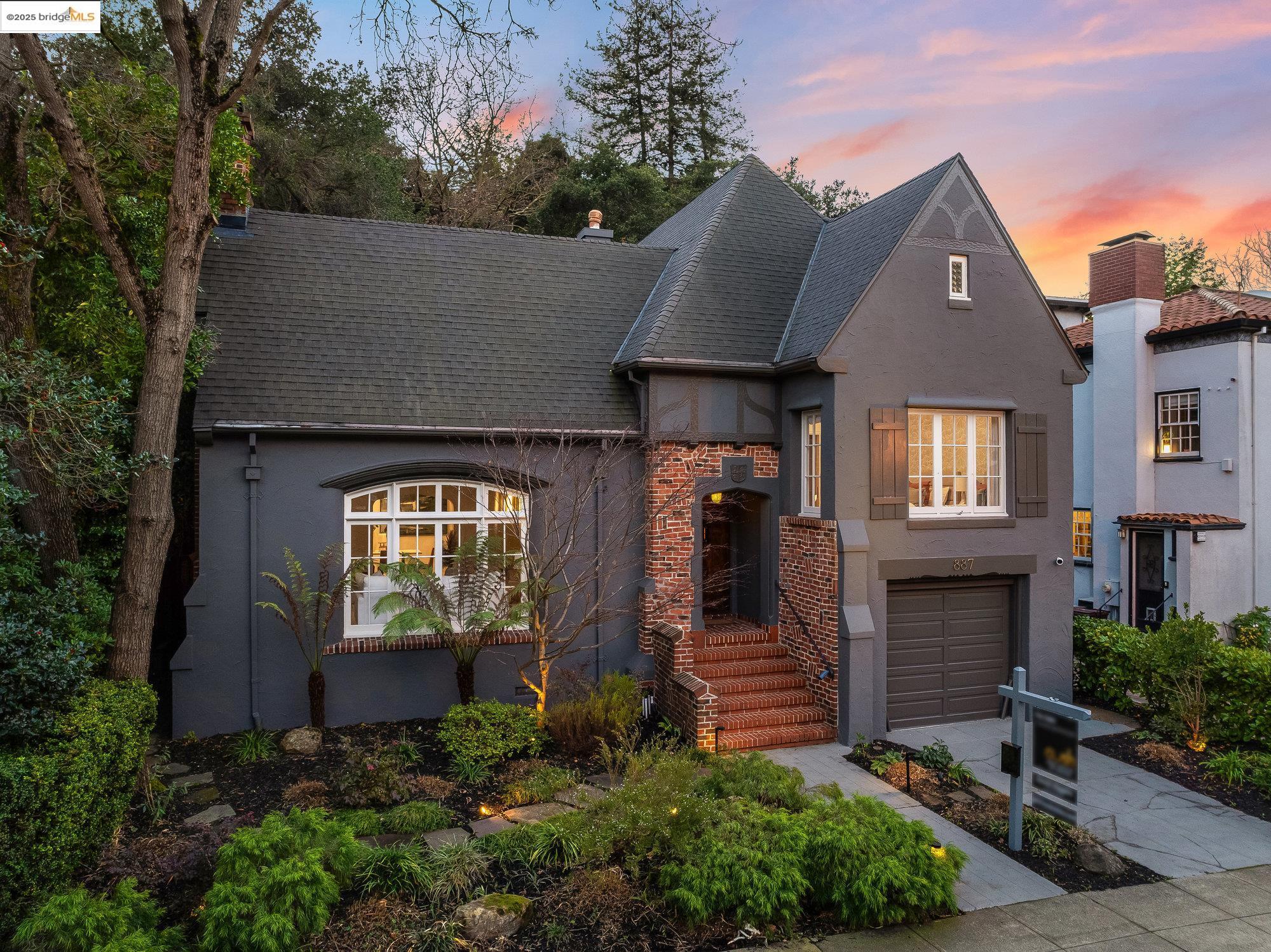 887 Trestle Glen Rd.