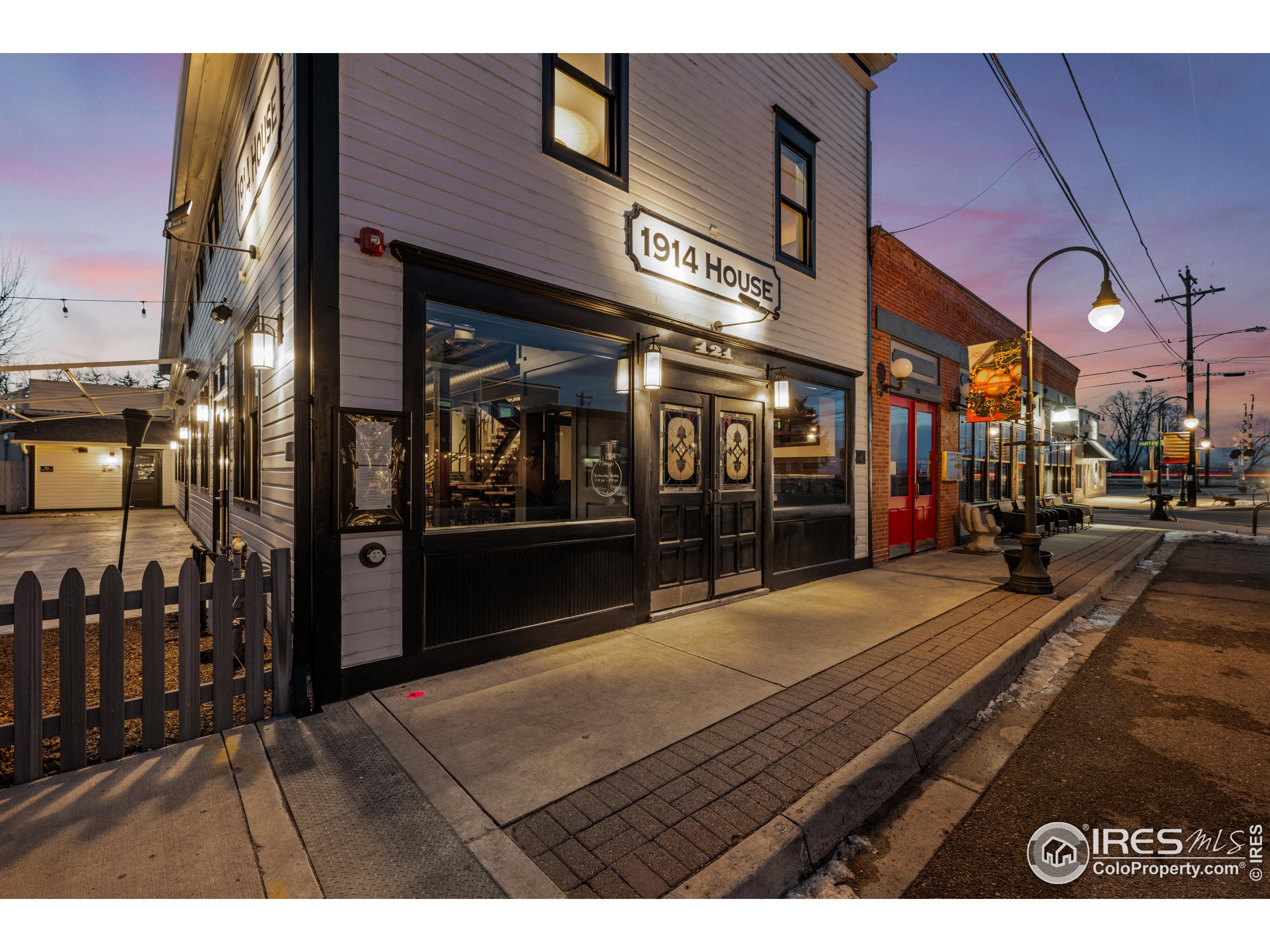 121 2nd Ave