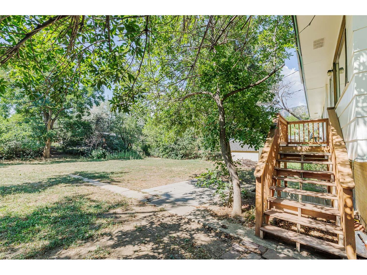 560 Hartford Dr