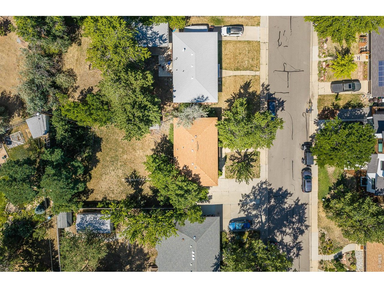 560 Hartford Dr