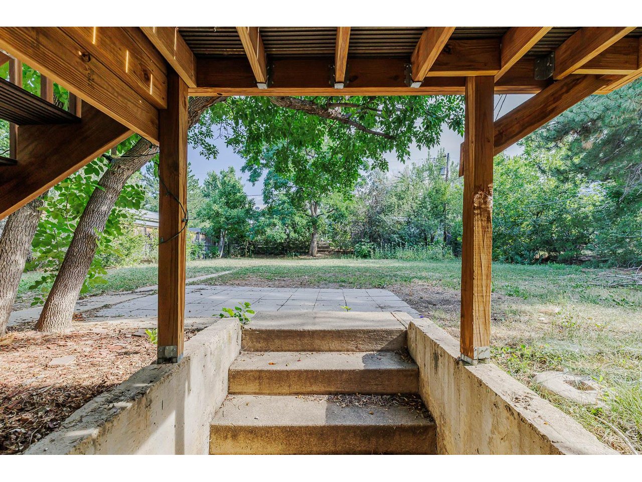 560 Hartford Dr