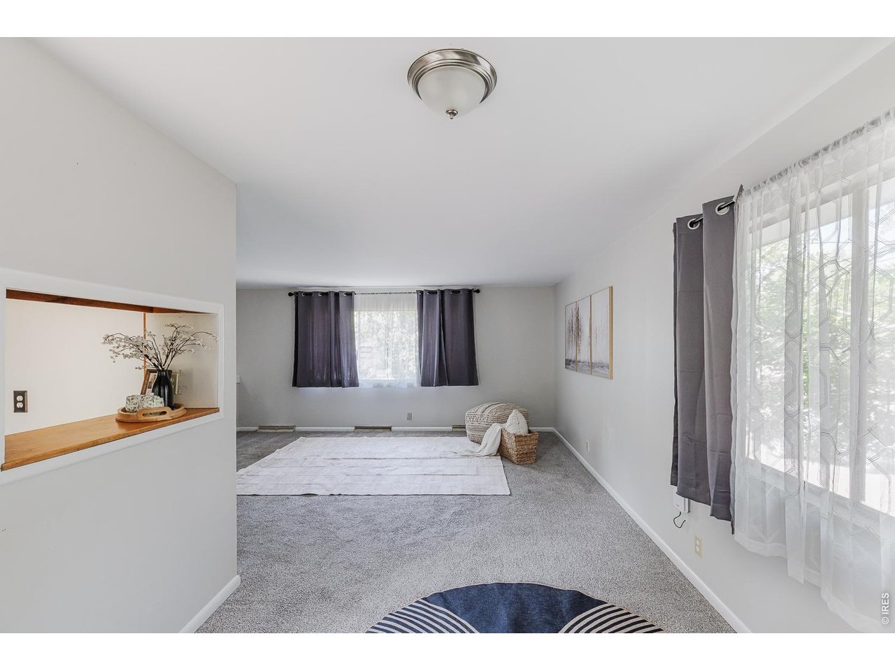 560 Hartford Dr