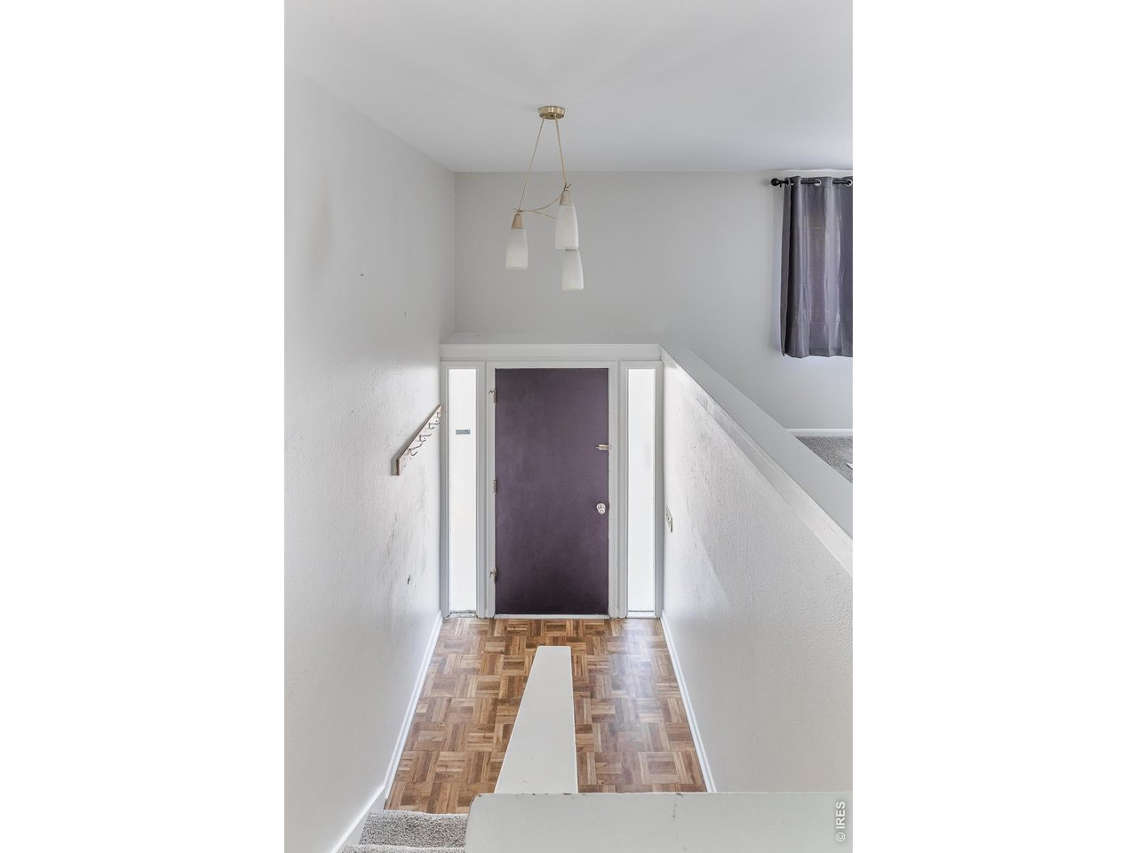 560 Hartford Dr