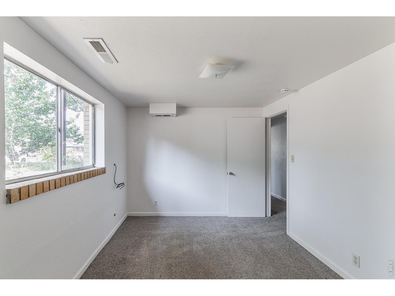 560 Hartford Dr