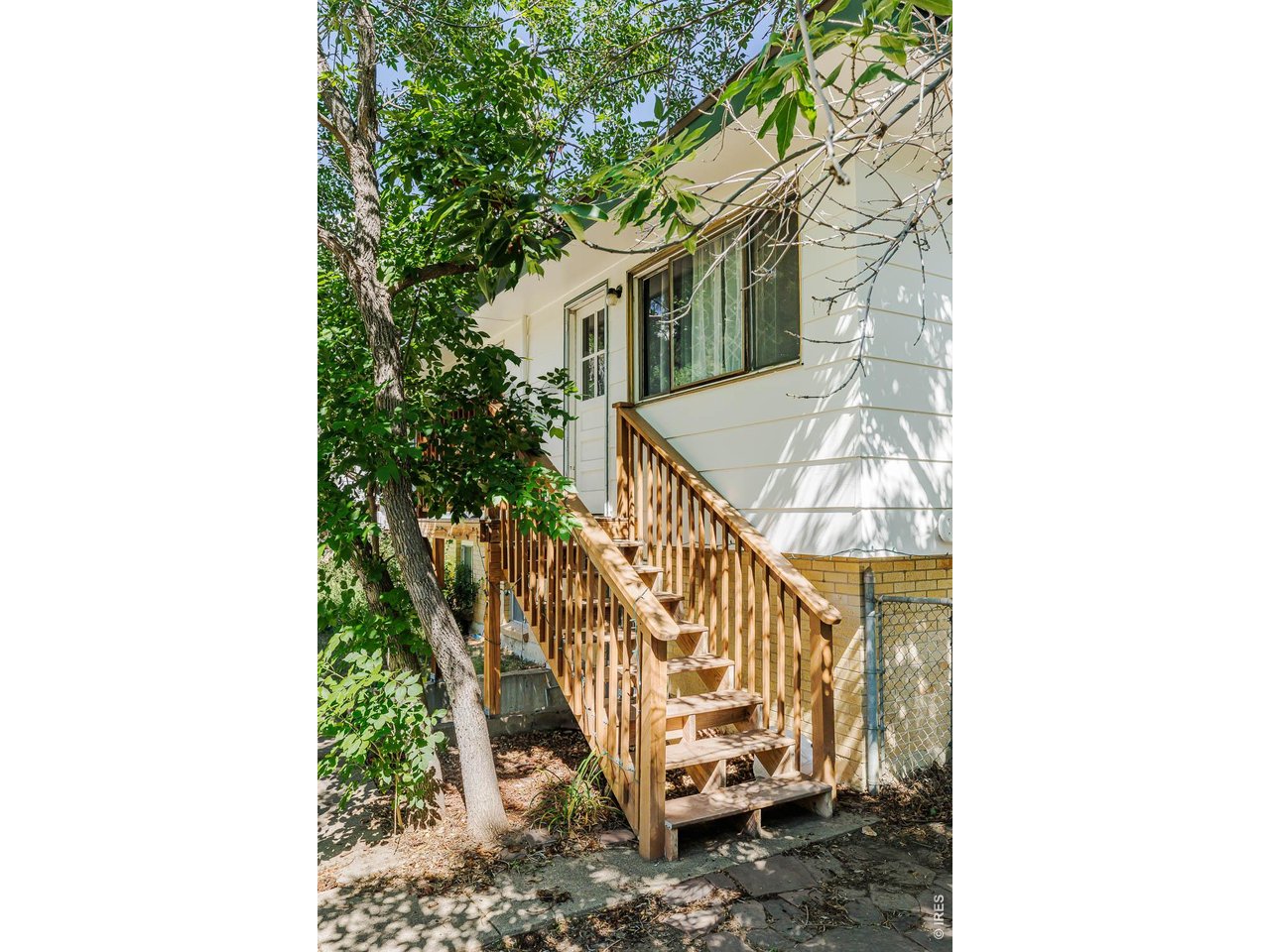 560 Hartford Dr