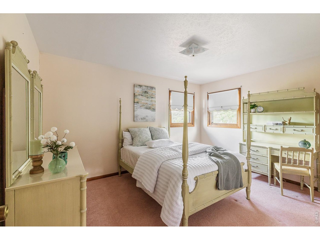 6686 Apache Ct