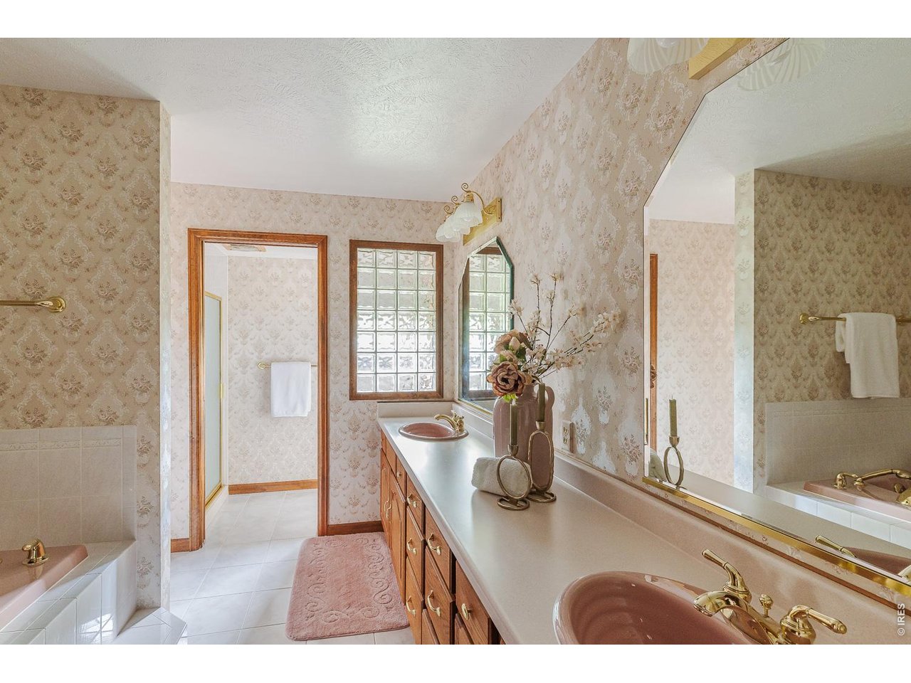 6686 Apache Ct