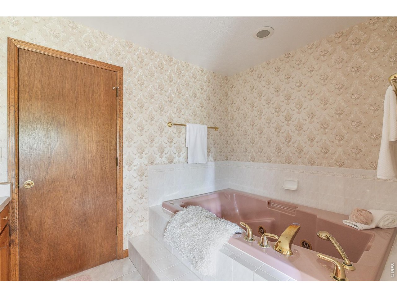 6686 Apache Ct
