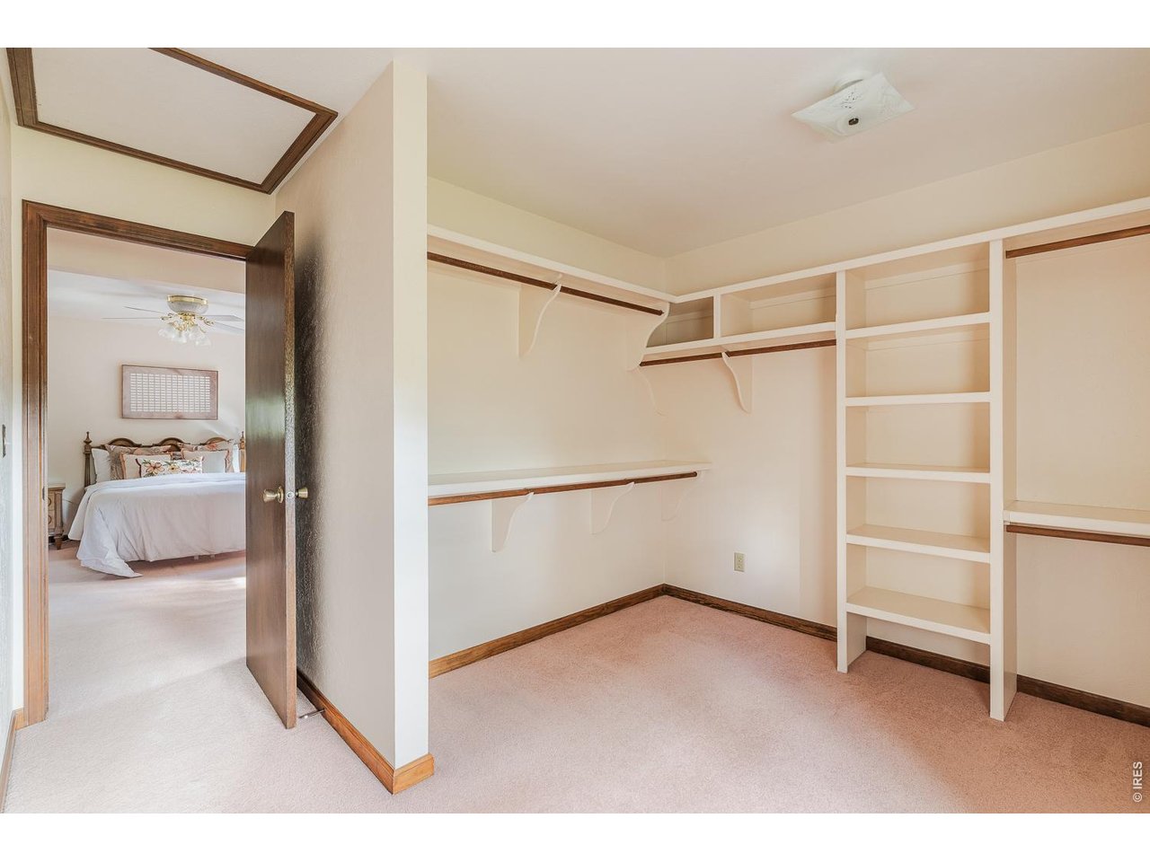 6686 Apache Ct