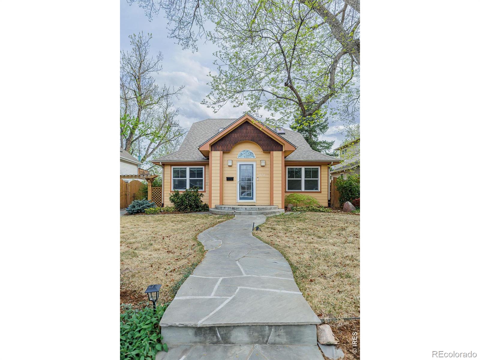 2030 Columbine Avenue