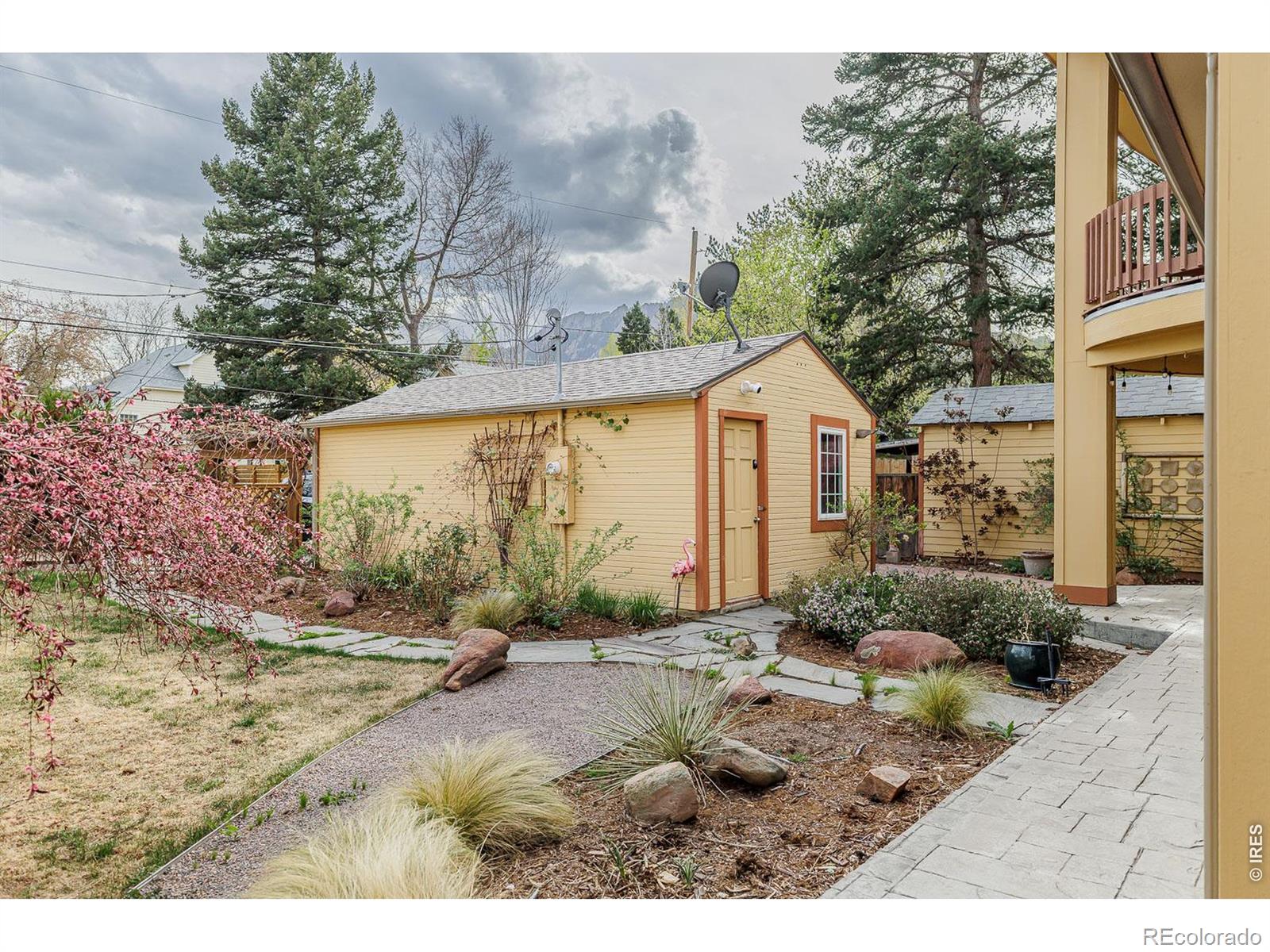 2030 Columbine Avenue