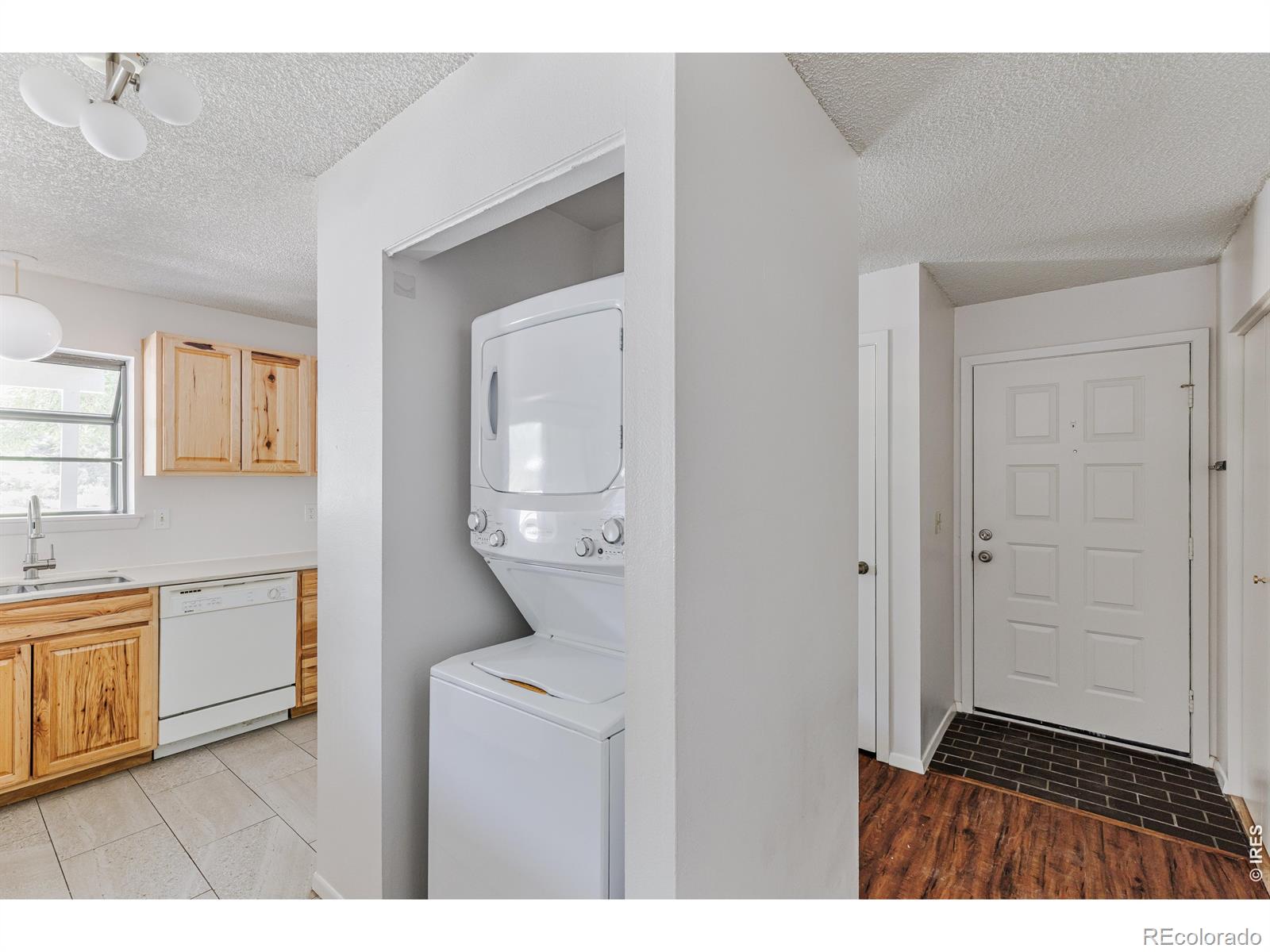 8011 Countryside Park Unit: 215