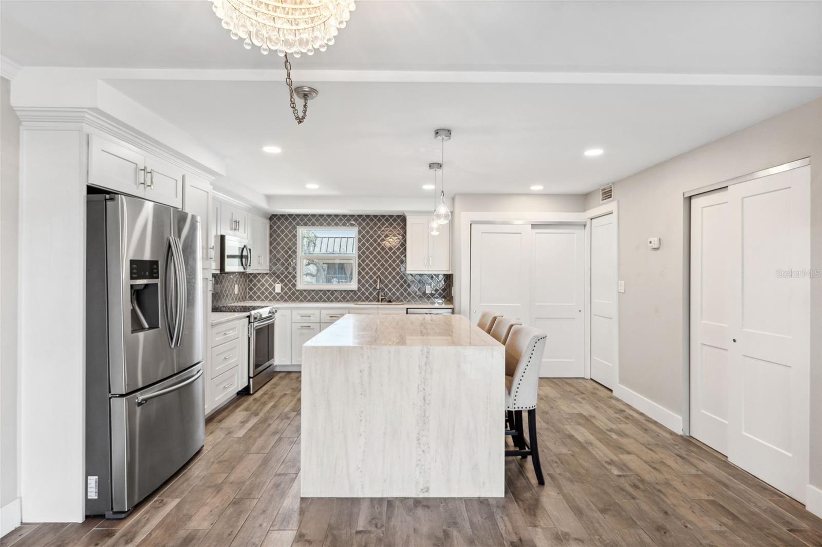 105 4TH AVE NE #418