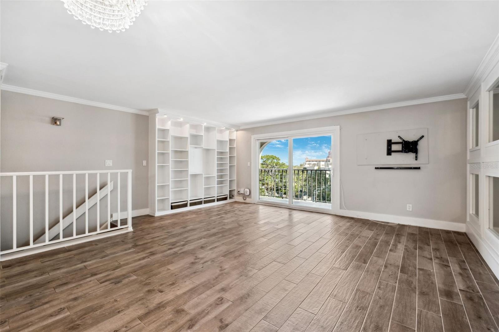 105 4TH AVE NE #418