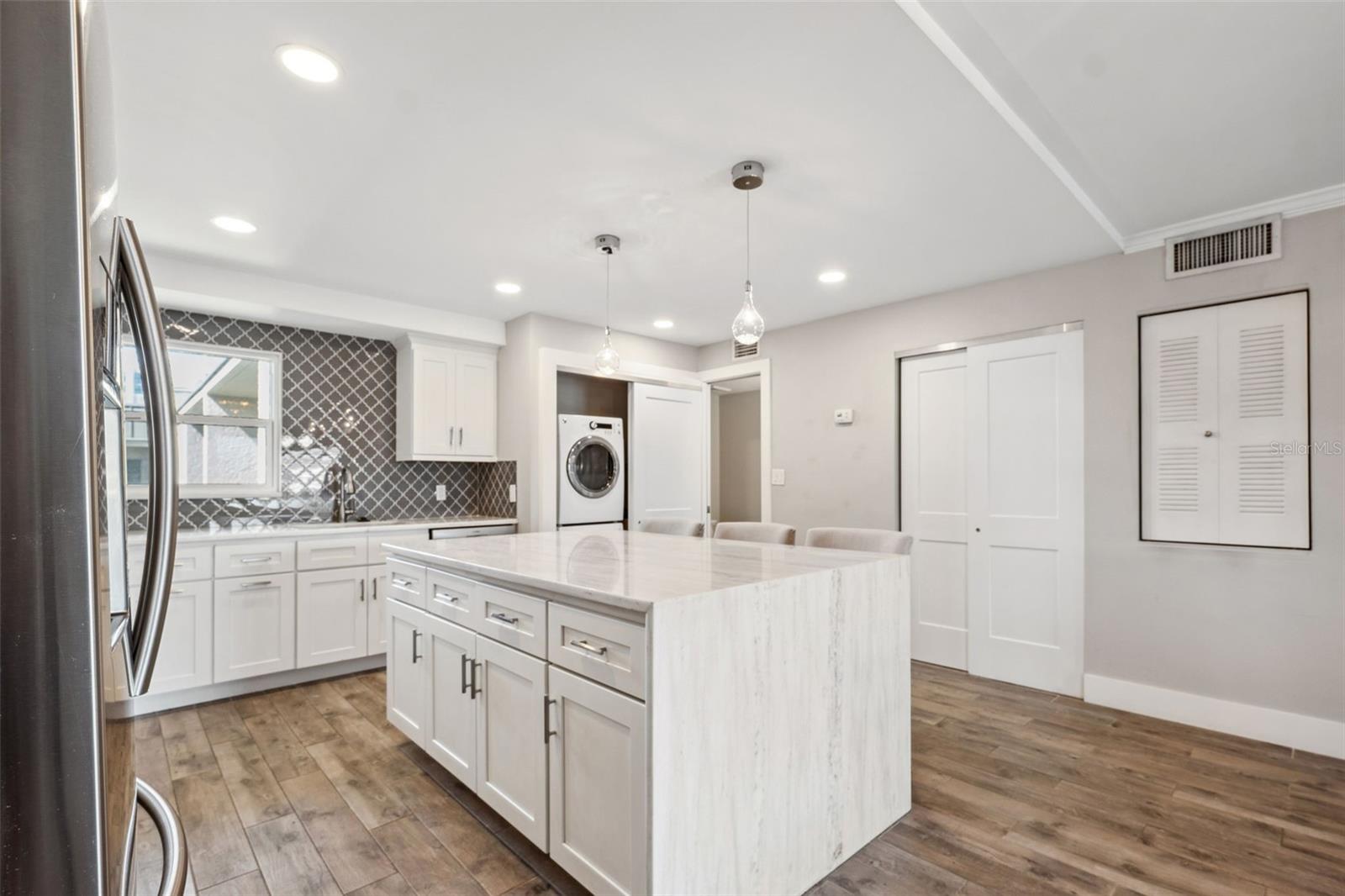 105 4TH AVE NE #418