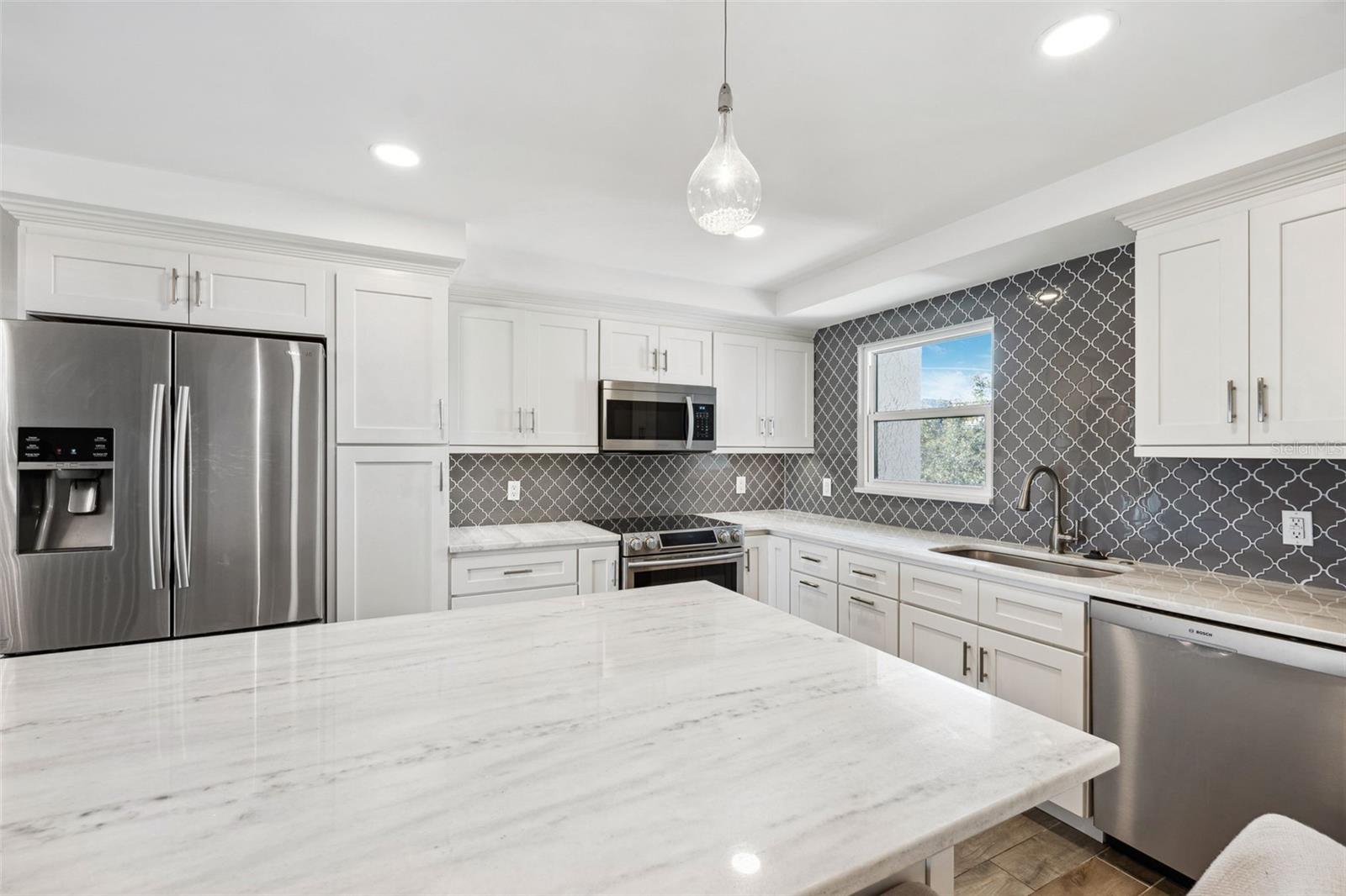 105 4TH AVE NE #418