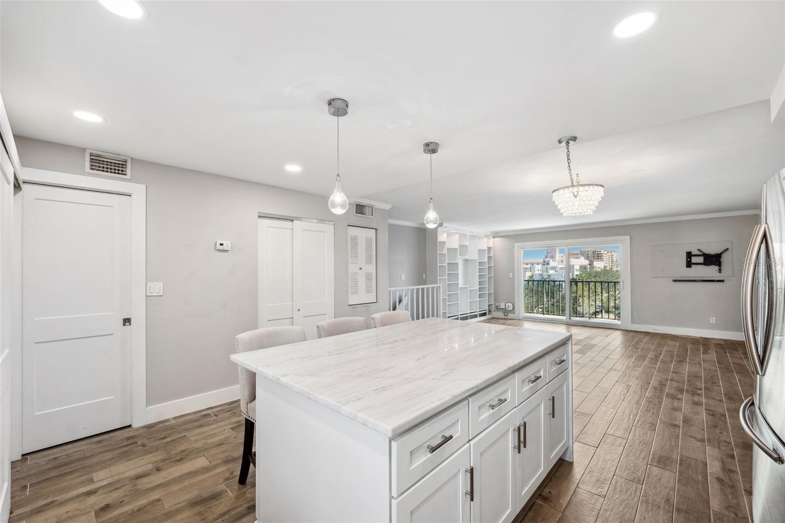 105 4TH AVE NE #418