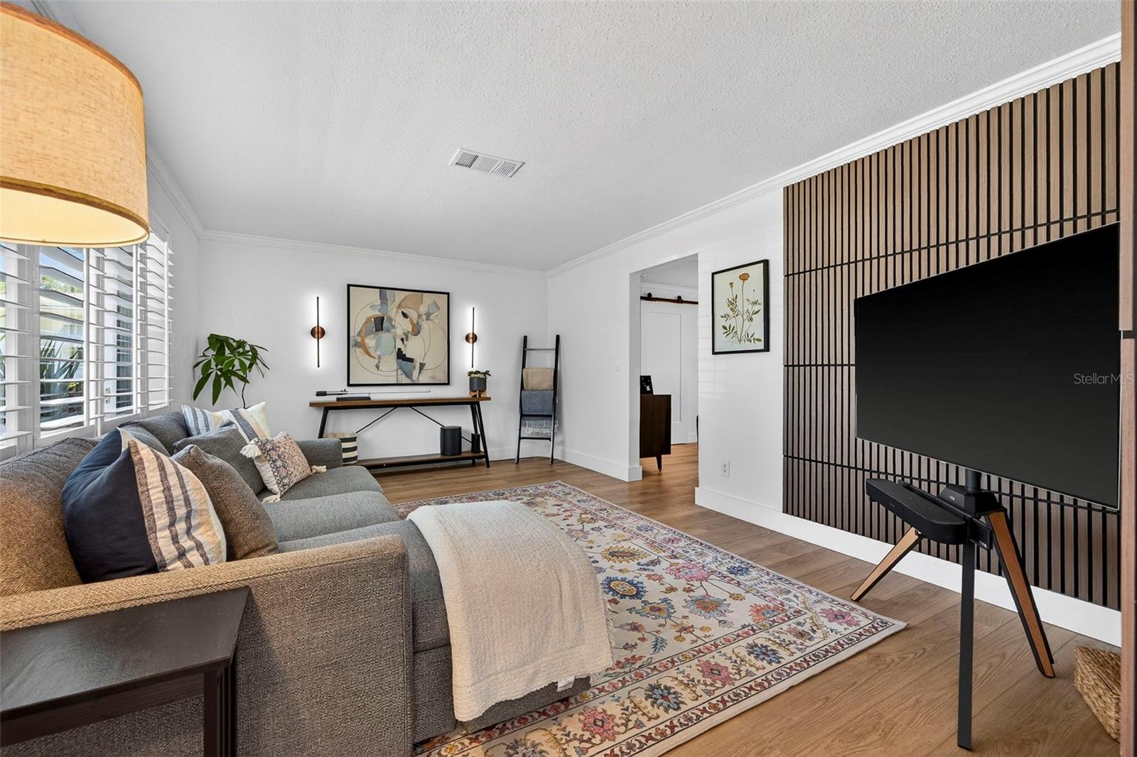 1122 45TH AVE NE